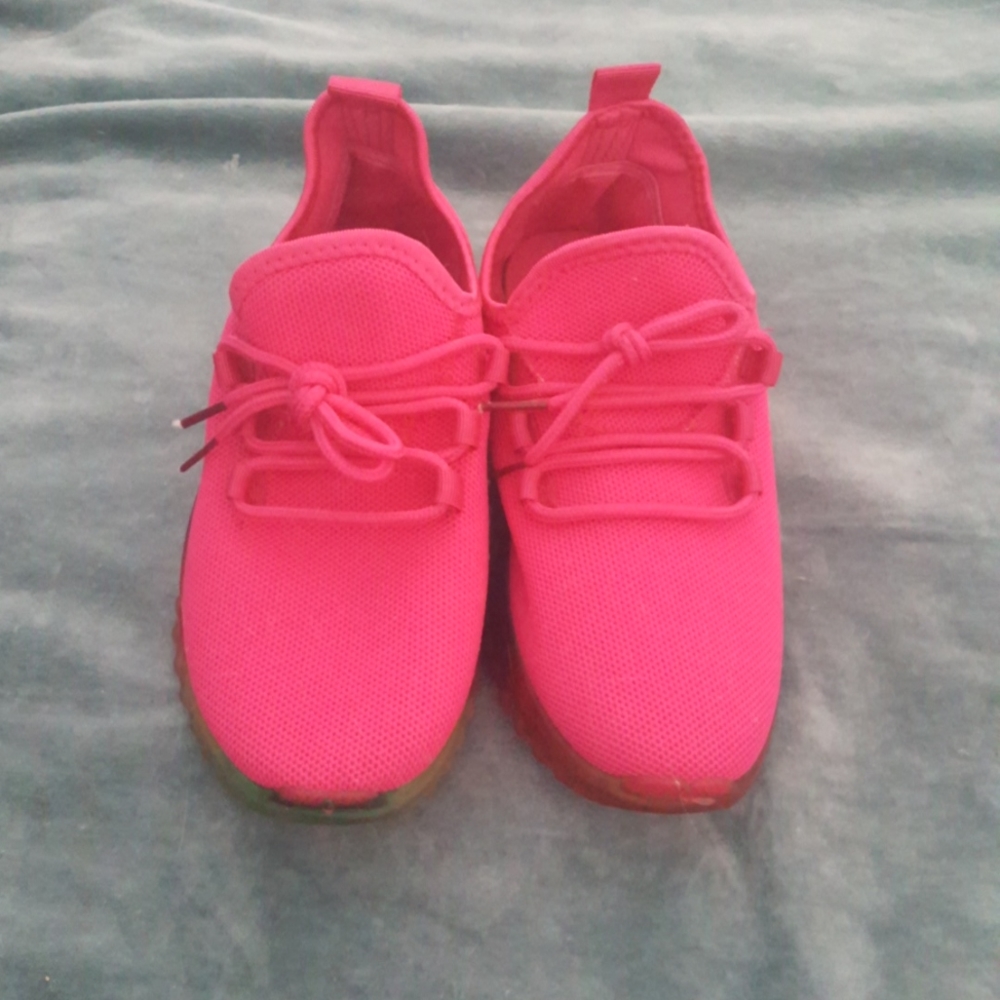 Wanted Affinity Sneakers Size 3 Girls